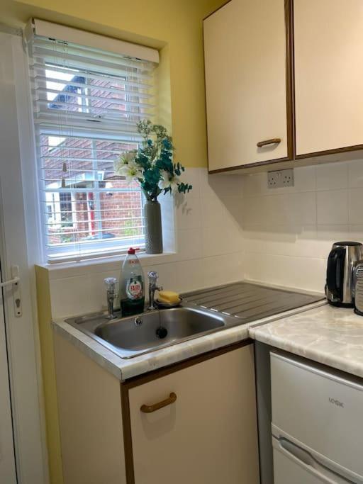 Cosy Apartment With Private Access And Kitchenette In Guildford (Adults Only) Worplesdon Ngoại thất bức ảnh