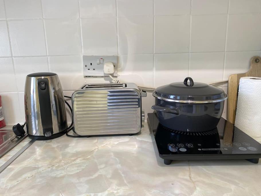 Cosy Apartment With Private Access And Kitchenette In Guildford (Adults Only) Worplesdon Ngoại thất bức ảnh