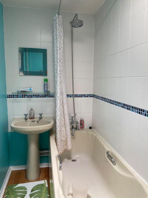Cosy Apartment With Private Access And Kitchenette In Guildford (Adults Only) Worplesdon Ngoại thất bức ảnh