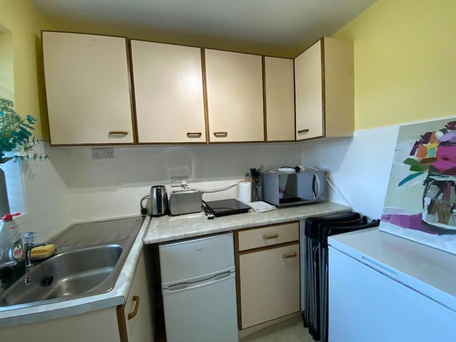 Cosy Apartment With Private Access And Kitchenette In Guildford (Adults Only) Worplesdon Ngoại thất bức ảnh