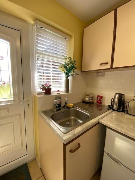 Cosy Apartment With Private Access And Kitchenette In Guildford (Adults Only) Worplesdon Ngoại thất bức ảnh