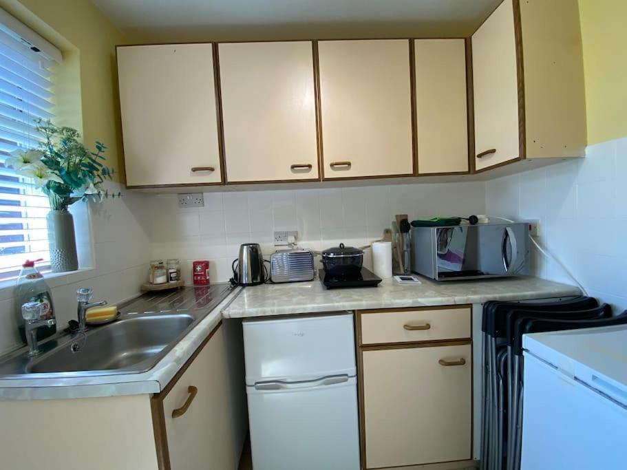 Cosy Apartment With Private Access And Kitchenette In Guildford (Adults Only) Worplesdon Ngoại thất bức ảnh