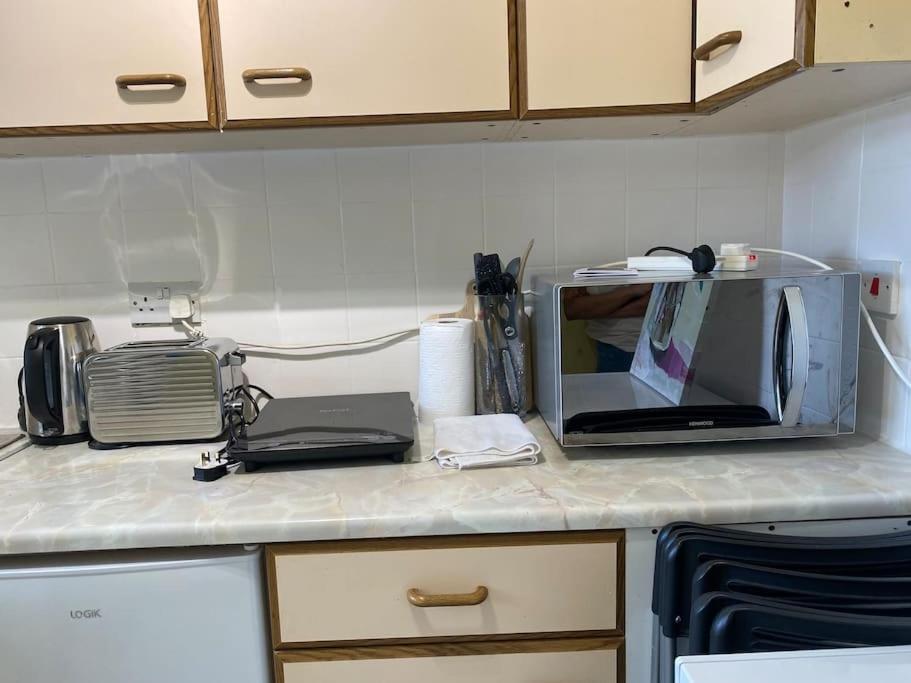 Cosy Apartment With Private Access And Kitchenette In Guildford (Adults Only) Worplesdon Ngoại thất bức ảnh